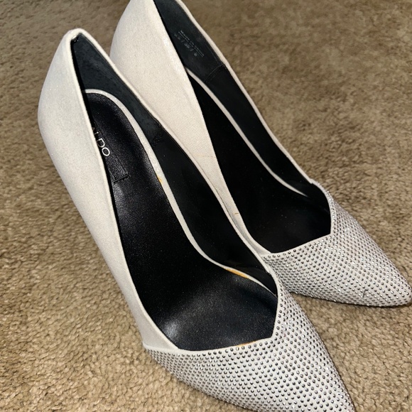 Heels - Picture 2 of 3